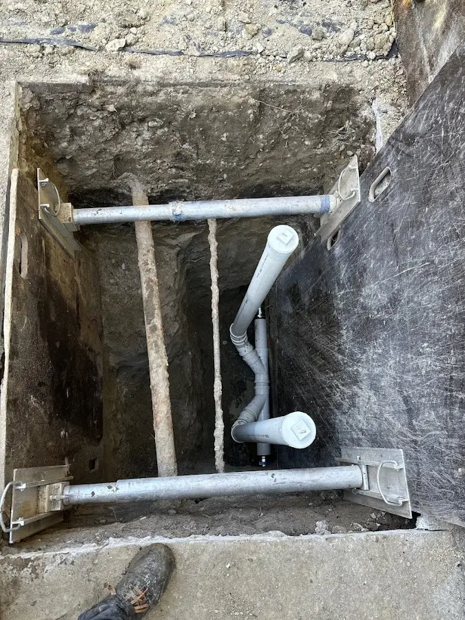Experienced plumber completing Drain Cleaning work in Homestead